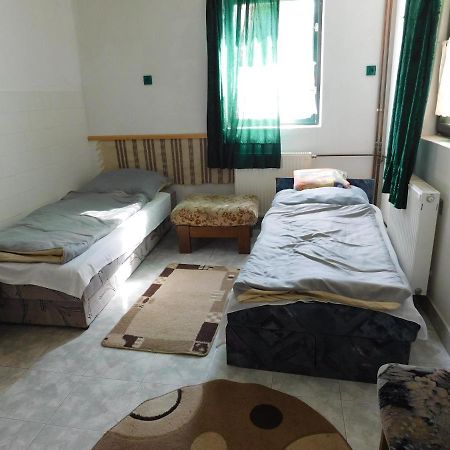 Huta Vendeghaz Hotel Kishuta Екстериор снимка