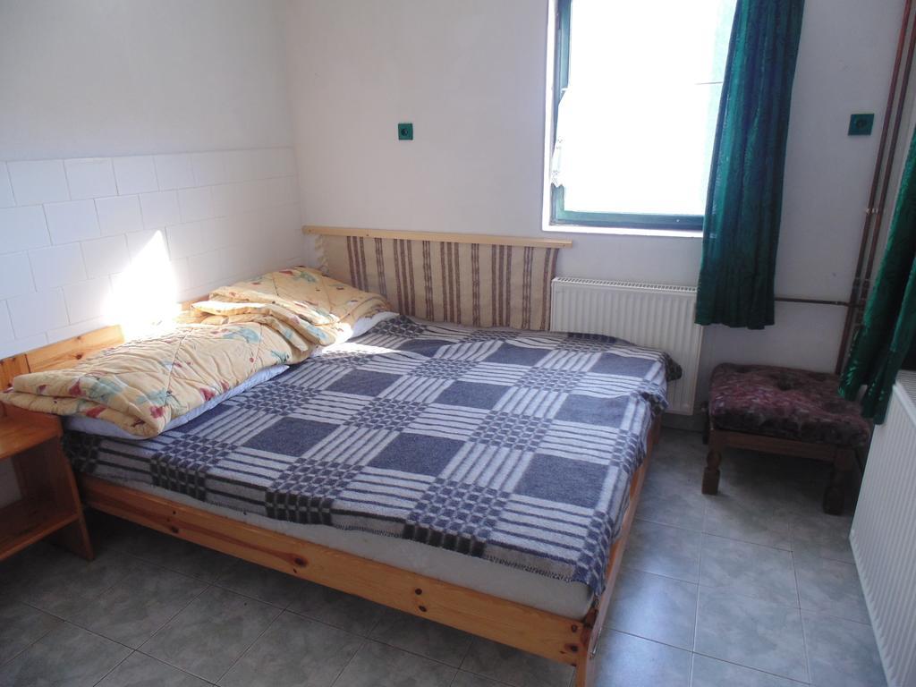 Huta Vendeghaz Hotel Kishuta Екстериор снимка