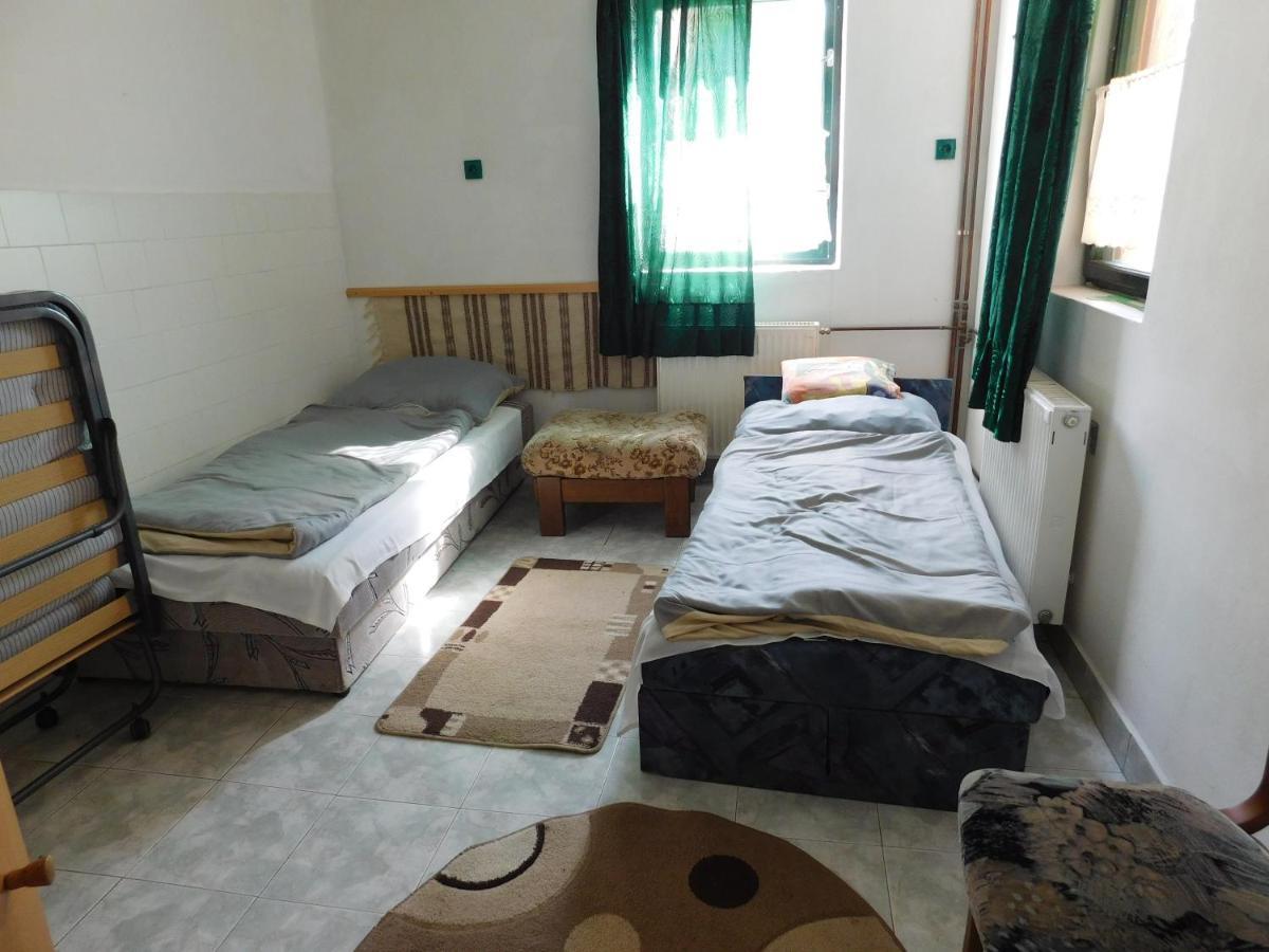 Huta Vendeghaz Hotel Kishuta Екстериор снимка